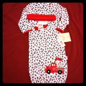 NWT Vitamins Baby 0-6 Month Gown Set